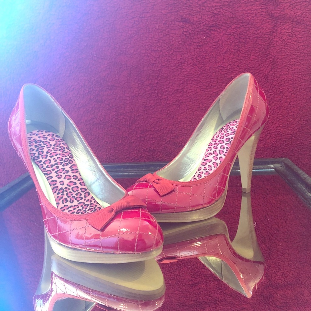 Nine West Red high heels w bow on toe/ worn once